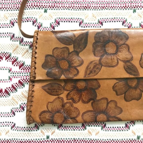 Vintage Hand Tooled  Leather Purse - Picture 3 of 13